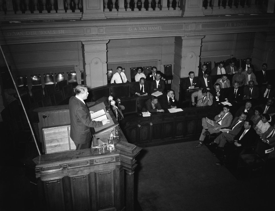 Ruimtevaartcongres Amsterdam VU Werner Von Braun speaking aangetast, Bestanddeelnr 909-8094