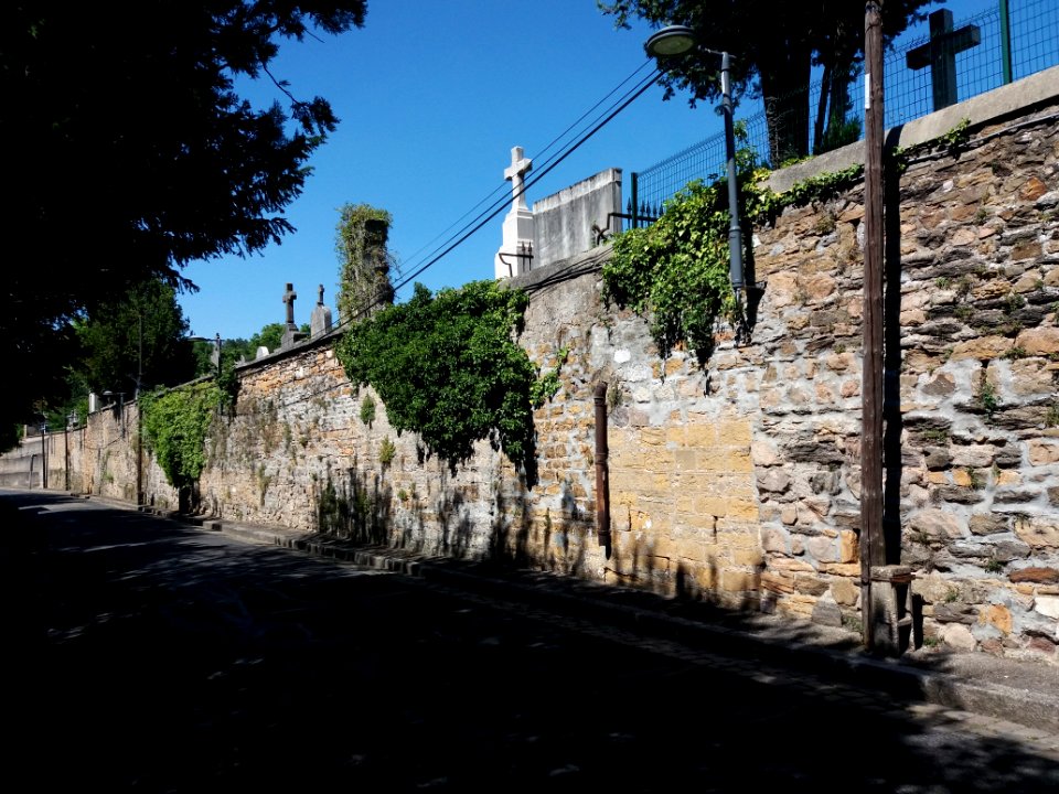 Rue du Bas de Loyasse - Mur du cimetière