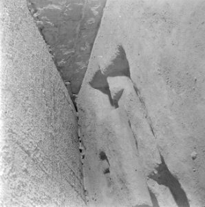 Ruimte onder de kerk van de Verheerlijking op de Taborberg in Galilea met reste…, Bestanddeelnr 255-0936