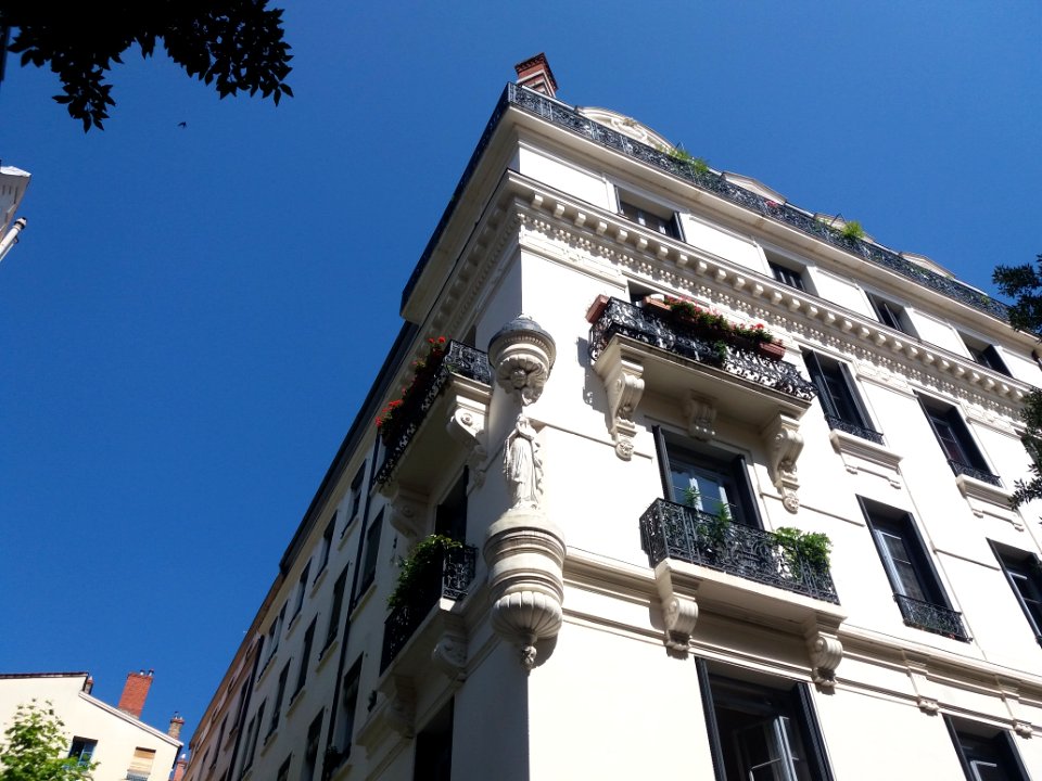 Rue de l'Abbaye d'Ainay - Madone à l'angle du 10 b