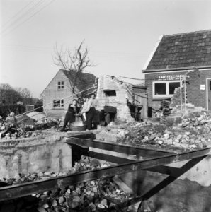 Ruïne van het café Het Rode Hert gelegen op de hoek van de Garderenseweg en de , Bestanddeelnr 901-0057