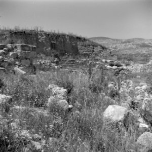 Ruines van de stallen van Salomo bij Meggiddo, Bestanddeelnr 255-1517