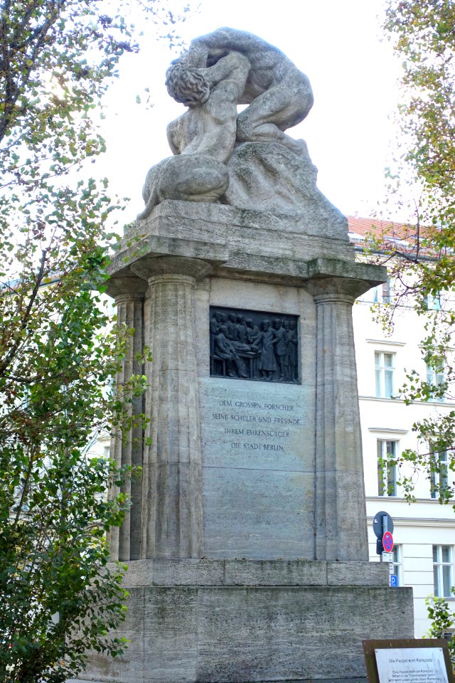 Rudolf-Virchow-Denkmal - Berlin, Germany - DSC09638