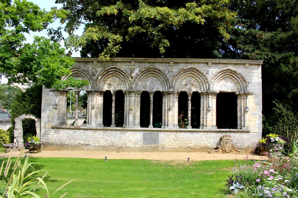 Ruines Château Lorris Montargis 1