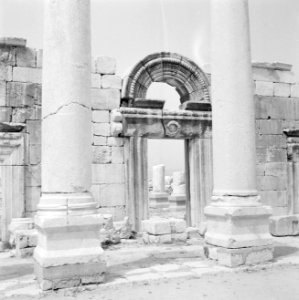 Ruïnes van de oude synagoge in Kfar Bar'am, Bestanddeelnr 255-2583