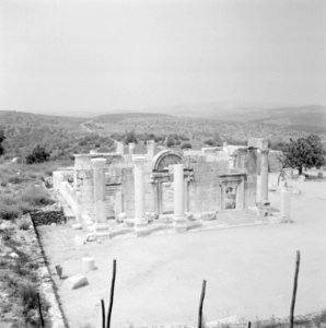 Ruïnes van de oude synagoge in Kfar Bar'am, Bestanddeelnr 255-2579