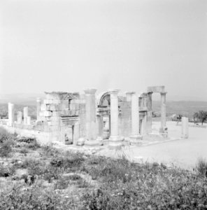 Ruïnes van de oude synagoge in Kfar Bar'am, Bestanddeelnr 255-2585