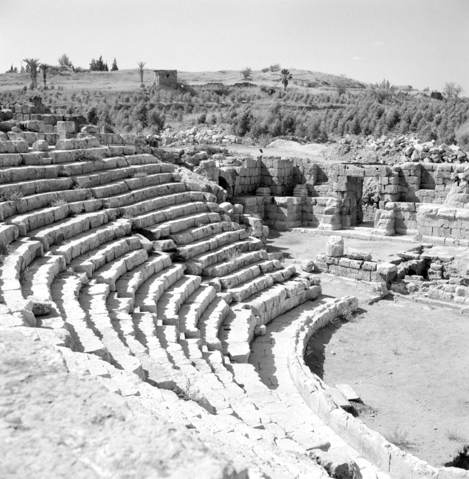 Ruïne van een theater uit de Romeinse tijd, Bestanddeelnr 255-2596