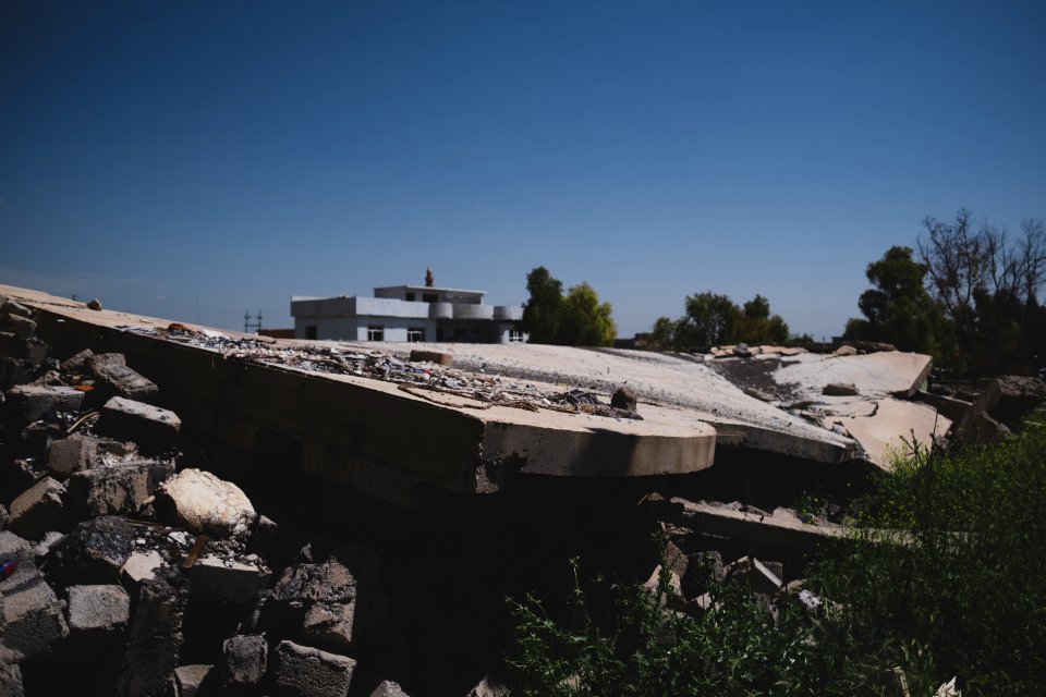 Ruins of homes and other buildings in April of 2019 in Shingal city center 04