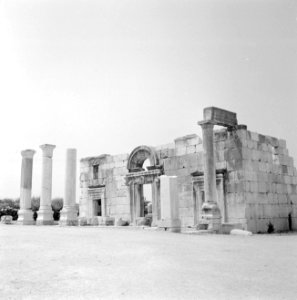 Ruïnes van de oude synagoge in Kfar Bar'am, Bestanddeelnr 255-2581