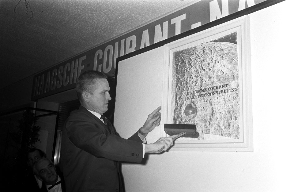 Ruimtevaarder Frank Borman (commandant van Apollo 8 ) in Congrescentrum te Den H, Bestanddeelnr 922-0861