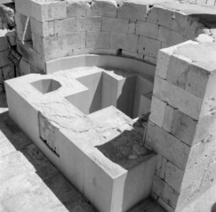 Ruines van de stad Avdat kruisvormig stenen doopbekken in het baptiserium van e, Bestanddeelnr 255-3331