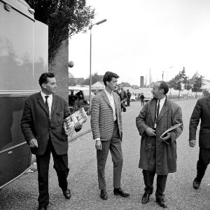 Rudi Carell was een van de bekende Nederlanders, die uitgenodigd was voor het op treden van The Beatles in Treslong. NL-HlmNHA 1478 08