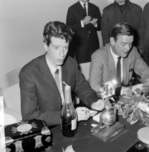 Rudi Carrell heeft de zilveren roos gewonnen. Rudi Carrell tijdens de persconfer, Bestanddeelnr 916-3518