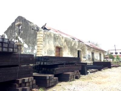 Ruinas de antigua estacion tren CdVictoria
