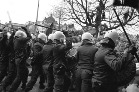 Ruim 20.000 studenten demonstreren in Den Haag tegen beleid minister Deetman c, Bestanddeelnr 934-3642