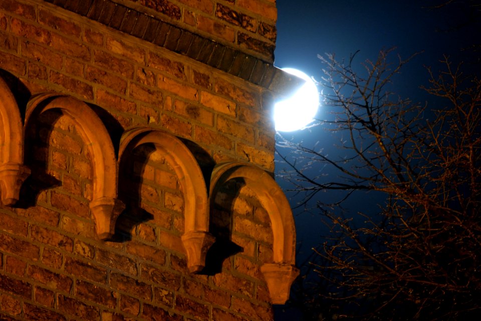 Saint Nicholas church Spandau with moon 2020-04-07 05