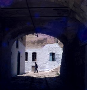 Safed (Safad) Straatbeeld binnen de kunstenaarskolonie kijkje door een poort o, Bestanddeelnr 255-9339