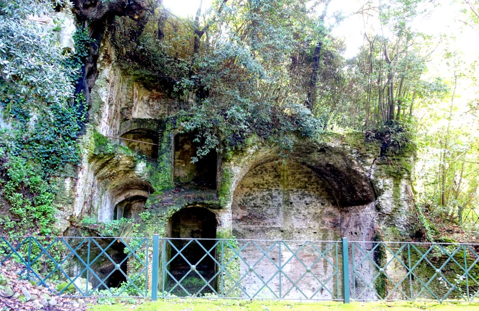 Ruins - Villa of Domitian - Barberini Gardens - Castel Gandolfo - DSC04315
