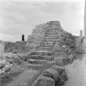 Ruine met een zogenoemde gebedstrap uit de osmaanse tijd op de Taborberg in Gali, Bestanddeelnr 255-0923