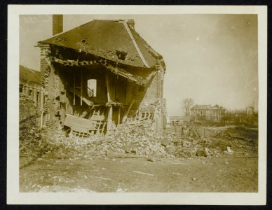 Ruined house in Bapaume, Bestanddeelnr 158-1043
