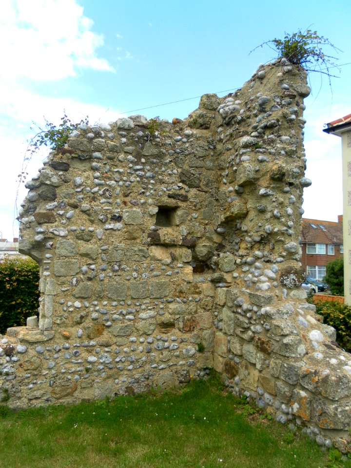 Ruin of St Mary's Chapel, Hythe Avenue, Bulverhythe (NHLE Code 1353218) (June 2011) (9)