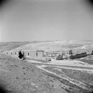 Ruine van een gebouw te Khan Hathrour, Bestanddeelnr 255-5127