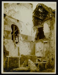 Ruins near the front, Bestanddeelnr 158-1075