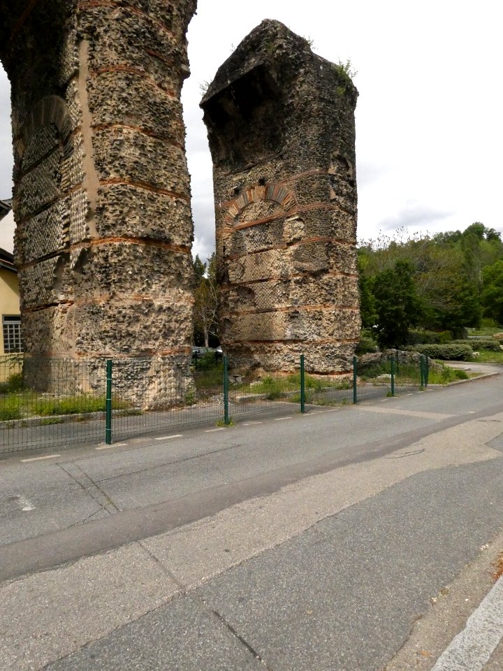 Sainte-Foy-lès-Lyon - Chemin Verzieux-Ducarre - Piles du pont-siphon de Beaunant