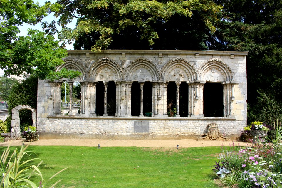 Ruines Château Lorris Montargis 4