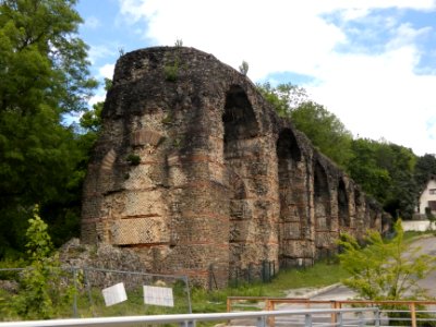Sainte-Foy-lès-Lyon - Chemin de Montray - Piles de du pont-siphon de Beaunant