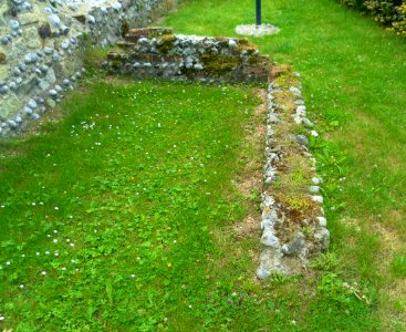 Ruin of St Mary's Chapel, Hythe Avenue, Bulverhythe (NHLE Code 1353218) (June 2011) (4)