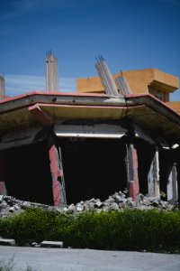 Ruins of homes and other buildings in April of 2019 in Shingal city center 02