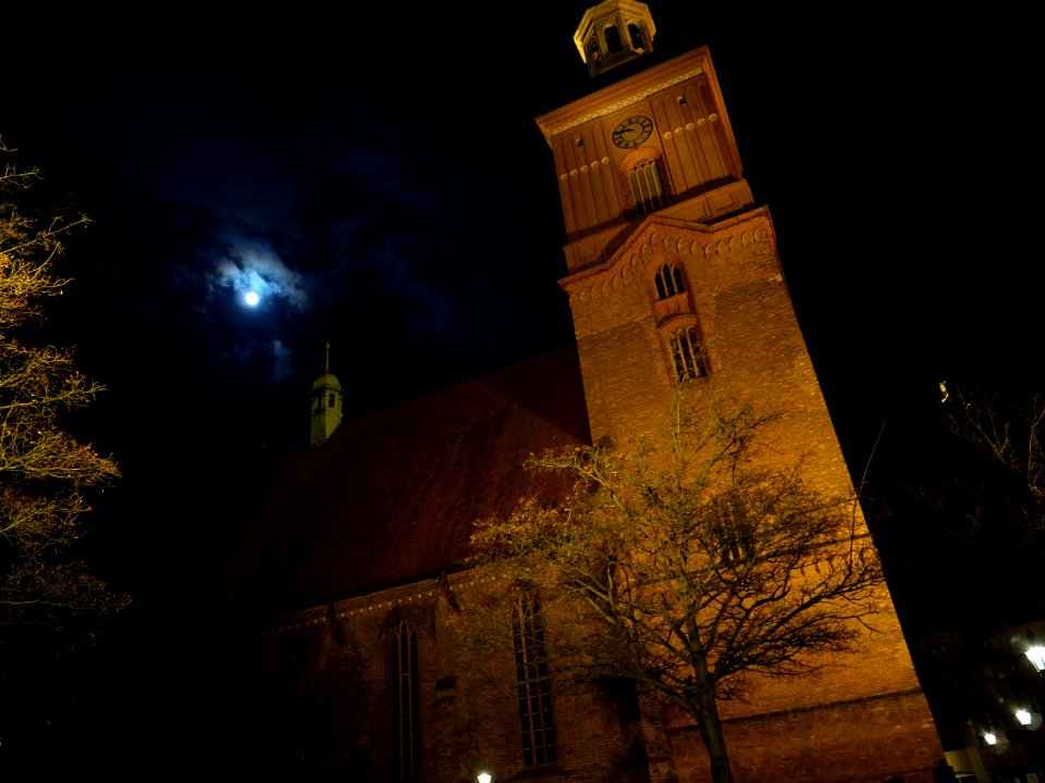 Saint Nicholas church Spandau at night 10