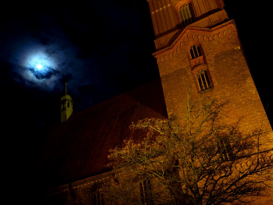 Saint Nicholas church Spandau at night 12
