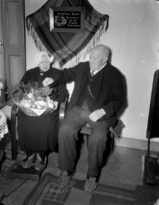 Saffieren bruiloft in Bodegraven op 4 april 1954, Bestanddeelnr 906-3512