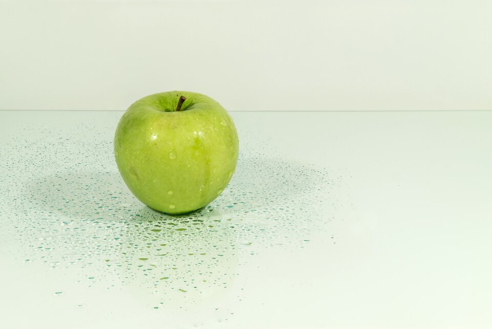 Green apple juice moisture