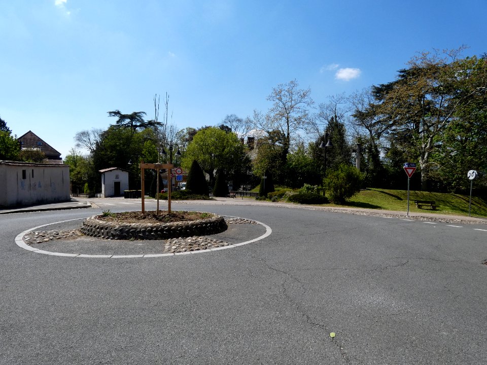 Sainte-Foy-lès-Lyon - Place des Quatre-Vierges - Vers le sud