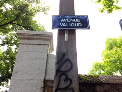 Sainte-Foy-lès-Lyon - Avenue Valioud, plaque photo