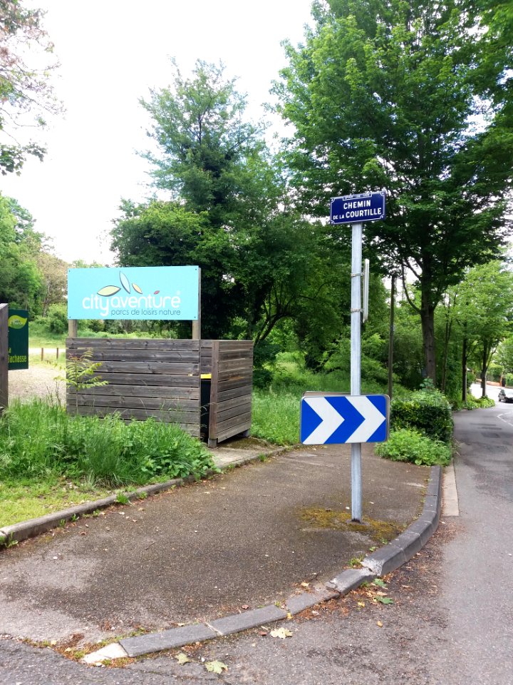 Sainte-Foy-lès-Lyon - Chemin de la Courtille - Plaque et panneaux