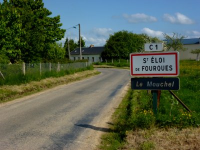 Saint-Éloi-de-Fourques (Eure, Fr) city limit sign Le Mouchel