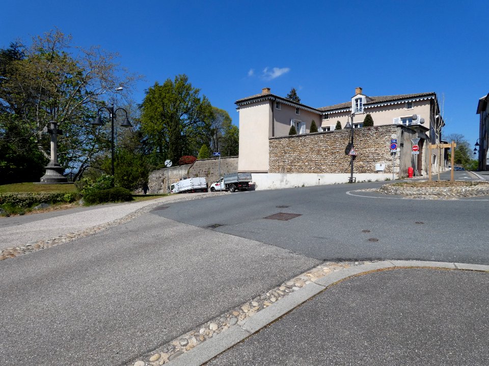 Sainte-Foy-lès-Lyon - Place des Quatre-Vierges - Vers le nord