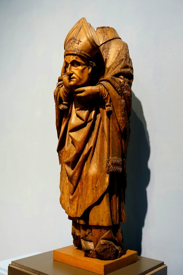 Saint Denis of Paris, probably Brabant, early 16th century, walnut with traces of polychrome, view 2 - Cinquantenaire Museum - Brussels, Belgium - DSC08614