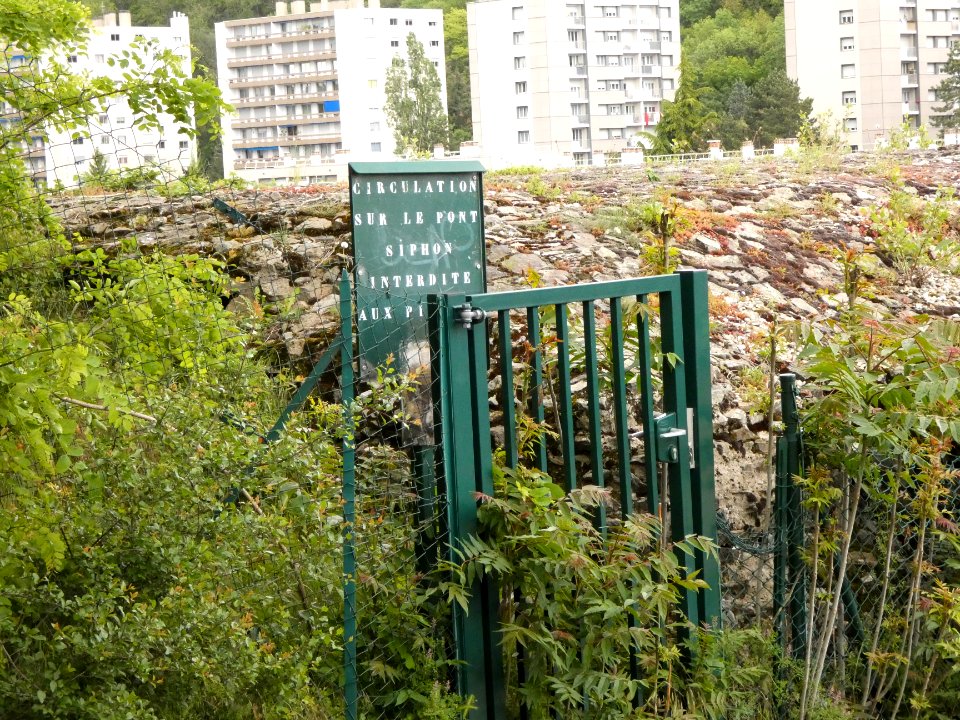 Sainte-Foy-lès-Lyon - Chemin Verzieux-Ducarre - Pont-siphon de Beaunant, portail d'accès
