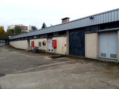 Sainte-Foy-lès-Lyon - Ancienne piscine, côté nord avec l'entrée de l'exposition