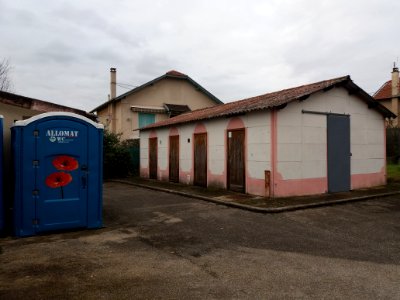 Sainte-Foy-lès-Lyon - Ancienne piscine, vieille cabane (2)