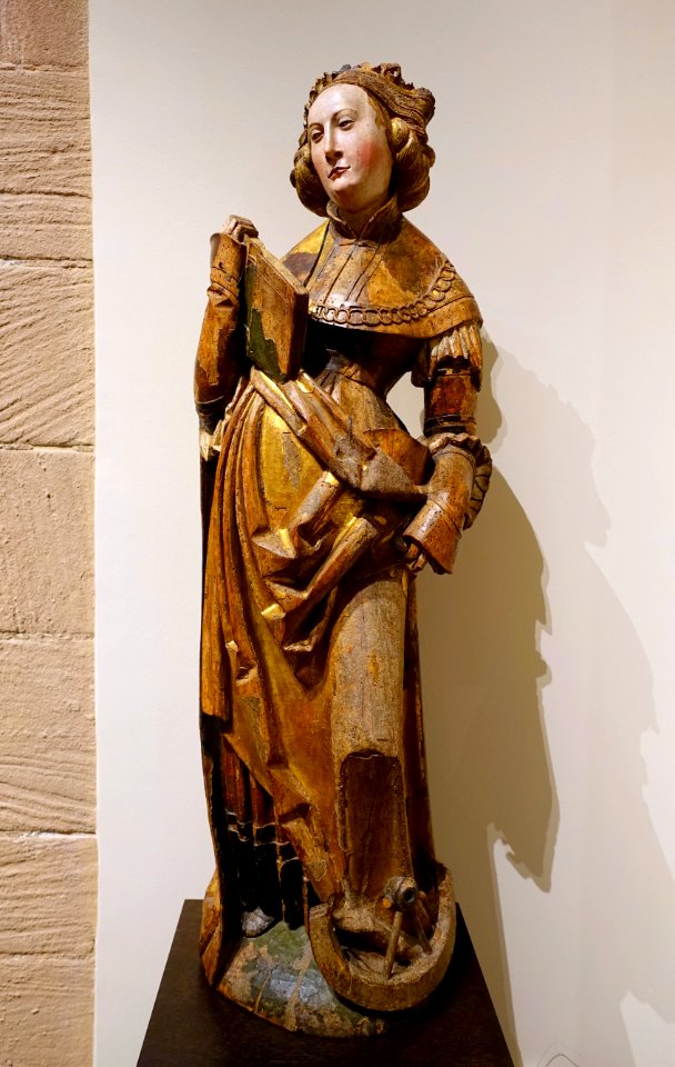 Saint Catherine of Alexandria, perhaps Middle Rhine, c. 1510, linden wood, view 1 - Hessisches Landesmuseum Darmstadt - Darmstadt, Germany - DSC00363