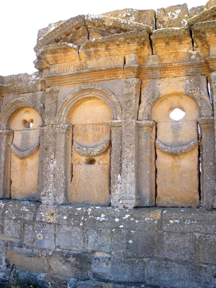 Sadaba - Mausoleo de los Atilios 07