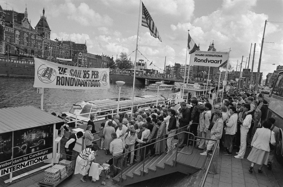 Sail'85 drukte bij rondvaartboten, Bestanddeelnr 933-3906