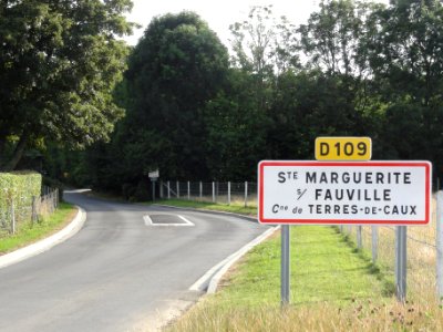 Sainte-Marguerite-sur-Fauville (Seine-Mar.) entrée